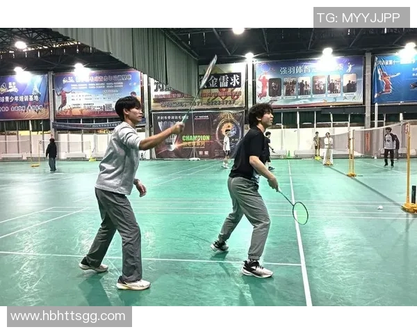 理学院2025级数理杯羽毛球赛盛大开幕展现青春活力与团队精神